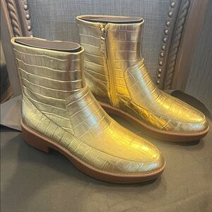 Gold Croc-Embossed Ankle Boots Fit Flop size 7